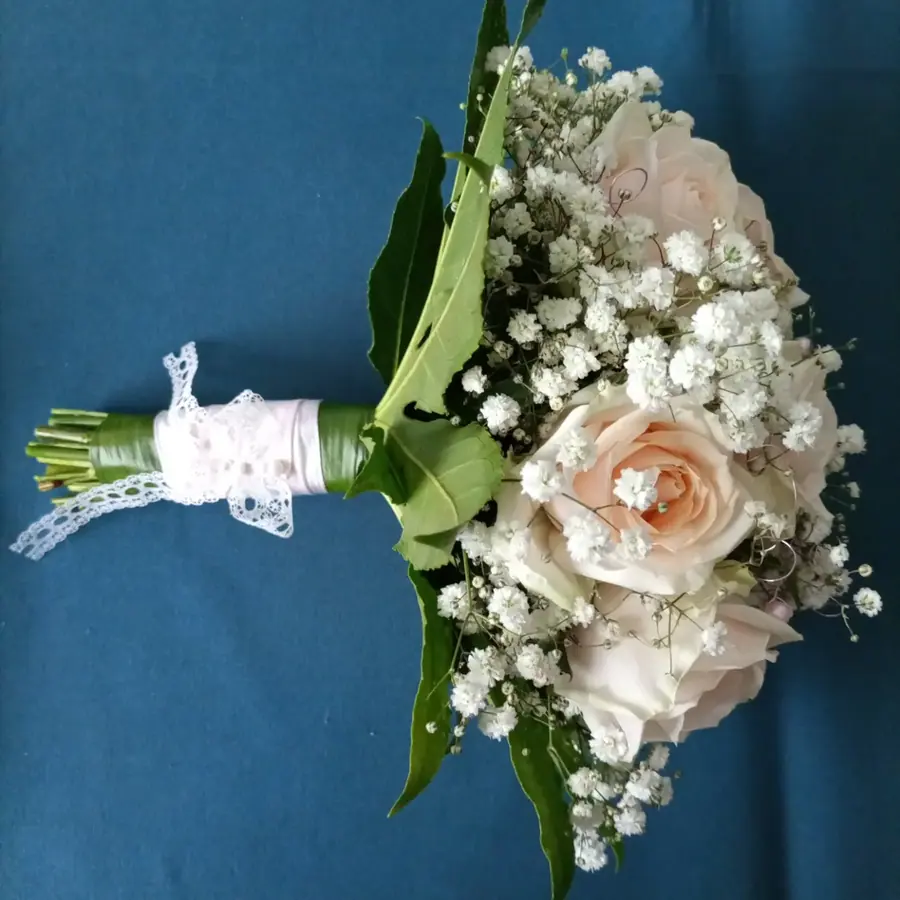 Décoration florale de mariage réalisée par MC Maison des Créations, fleuriste à Beuvrages