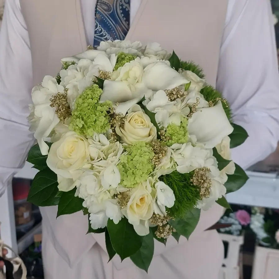 Décoration florale de mariage réalisée par MC Maison des Créations, fleuriste à Beuvrages