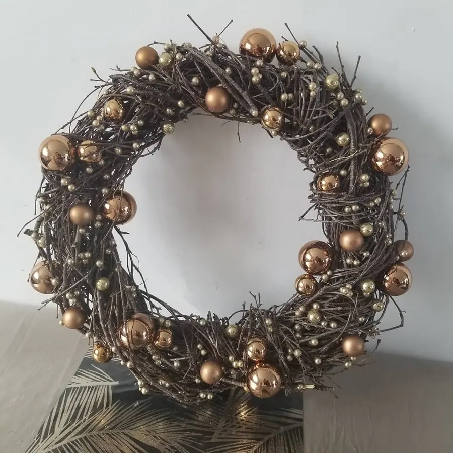 Décoration florale de Noël réalisée par MC Maison des Créations, fleuriste à Beuvrages