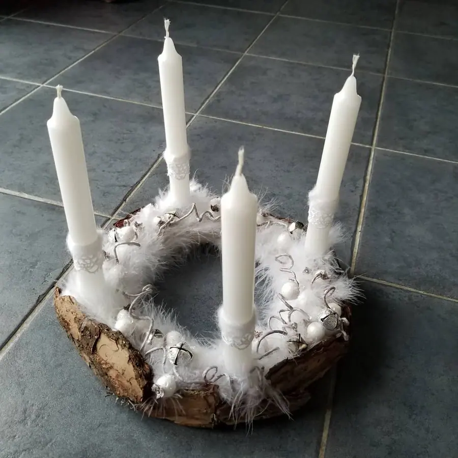 Décoration florale de Noël réalisée par MC Maison des Créations, fleuriste à Beuvrages