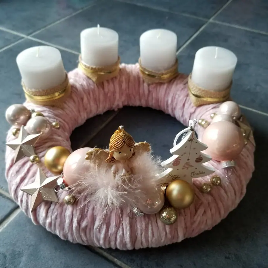 Décoration florale de Noël réalisée par MC Maison des Créations, fleuriste à Beuvrages