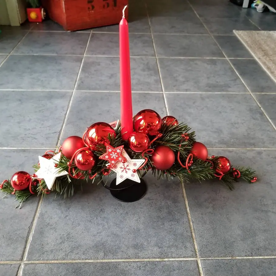 Décoration florale de Noël réalisée par MC Maison des Créations, fleuriste à Beuvrages