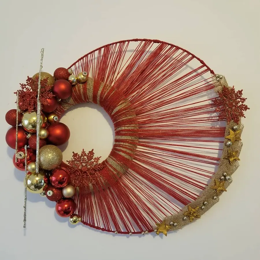 Décoration florale de Noël réalisée par MC Maison des Créations, fleuriste à Beuvrages