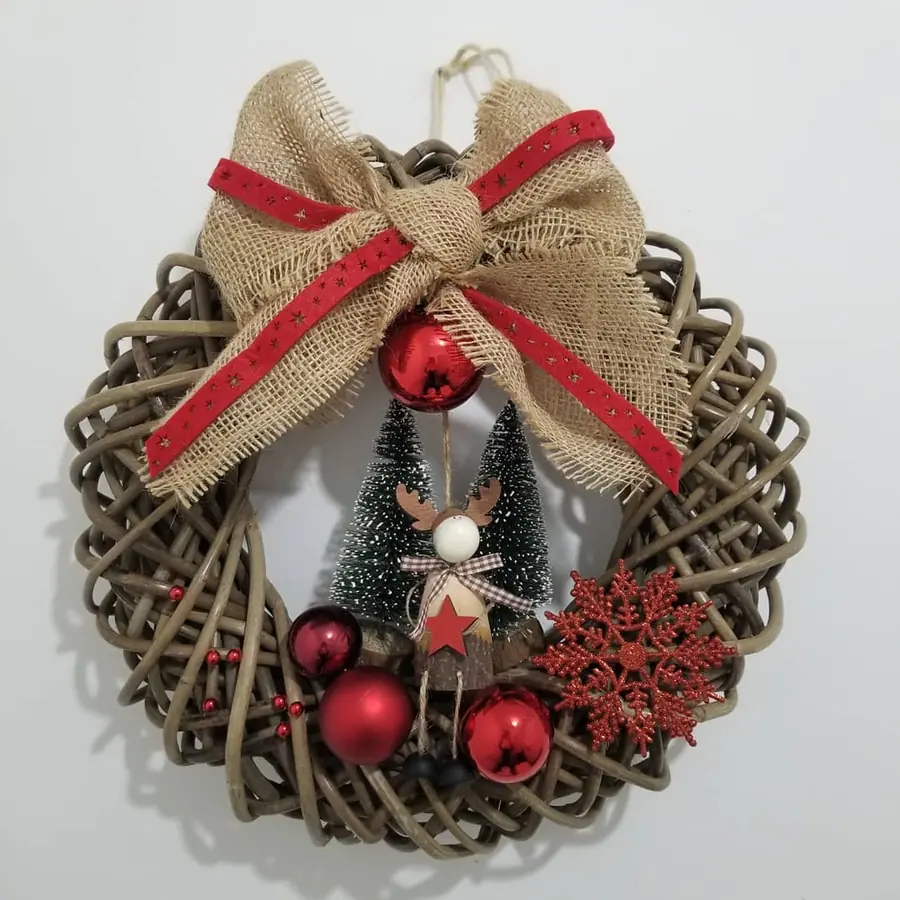 Décoration florale de Noël réalisée par MC Maison des Créations, fleuriste à Beuvrages
