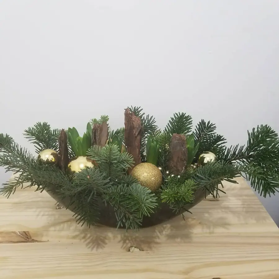 Décoration florale de Noël réalisée par MC Maison des Créations, fleuriste à Beuvrages