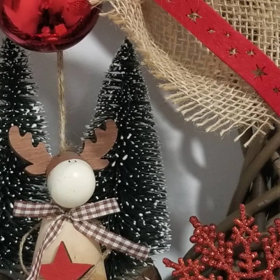 Décoration florale de Noël réalisée par MC Maison des Créations, fleuriste à Beuvrages