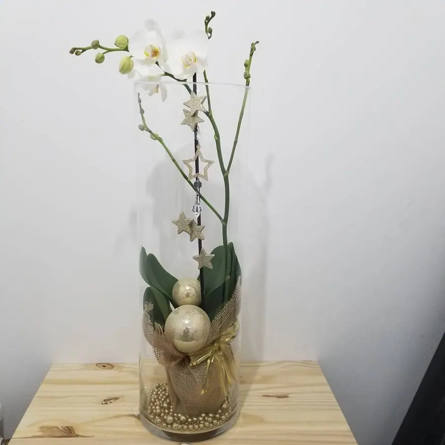 Décoration florale de Noël réalisée par MC Maison des Créations, fleuriste à Beuvrages