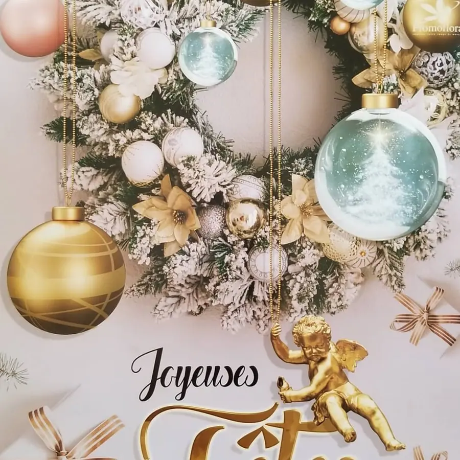 Décoration florale de Noël réalisée par MC Maison des Créations, fleuriste à Beuvrages