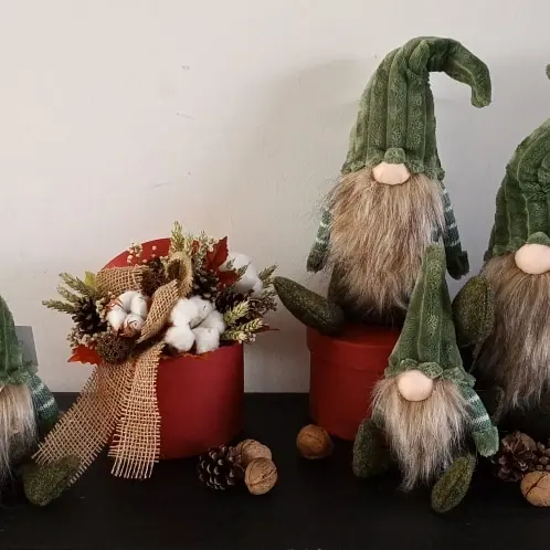 Décoration florale de Noël réalisée par MC Maison des Créations, fleuriste à Beuvrages