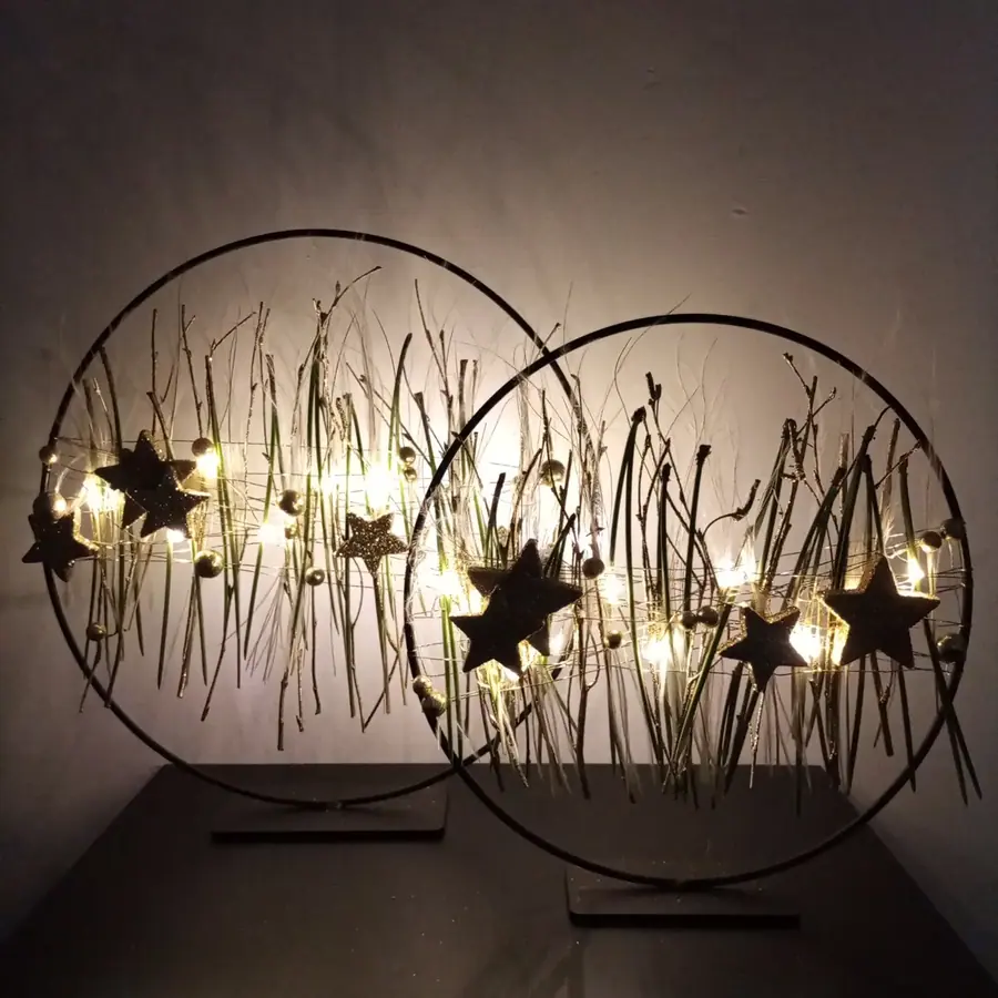 Décoration florale de Noël réalisée par MC Maison des Créations, fleuriste à Beuvrages