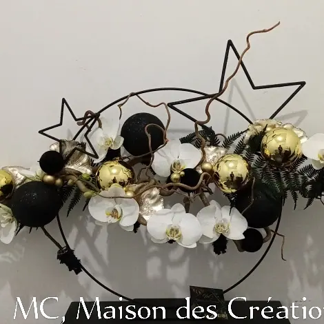 Décoration florale de Noël réalisée par MC Maison des Créations, fleuriste à Beuvrages
