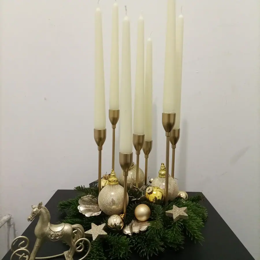 Décoration florale de Noël réalisée par MC Maison des Créations, fleuriste à Beuvrages