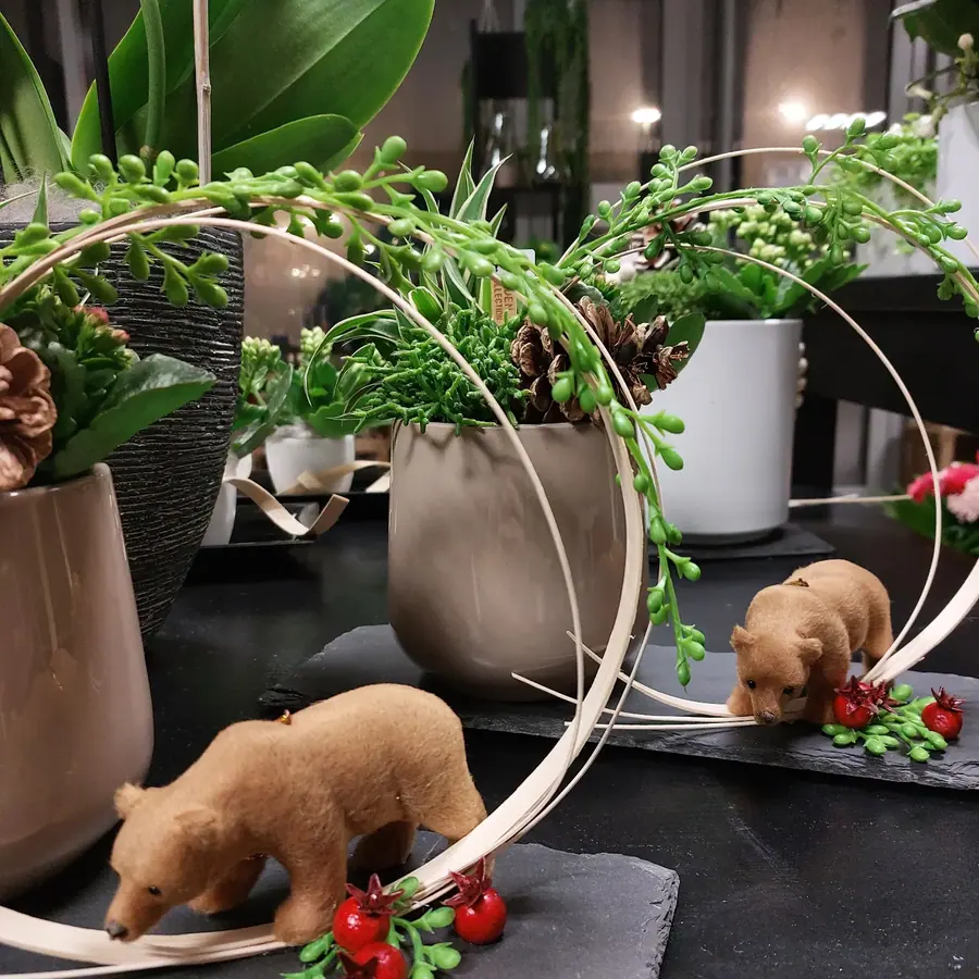 Décoration florale de Noël réalisée par MC Maison des Créations, fleuriste à Beuvrages