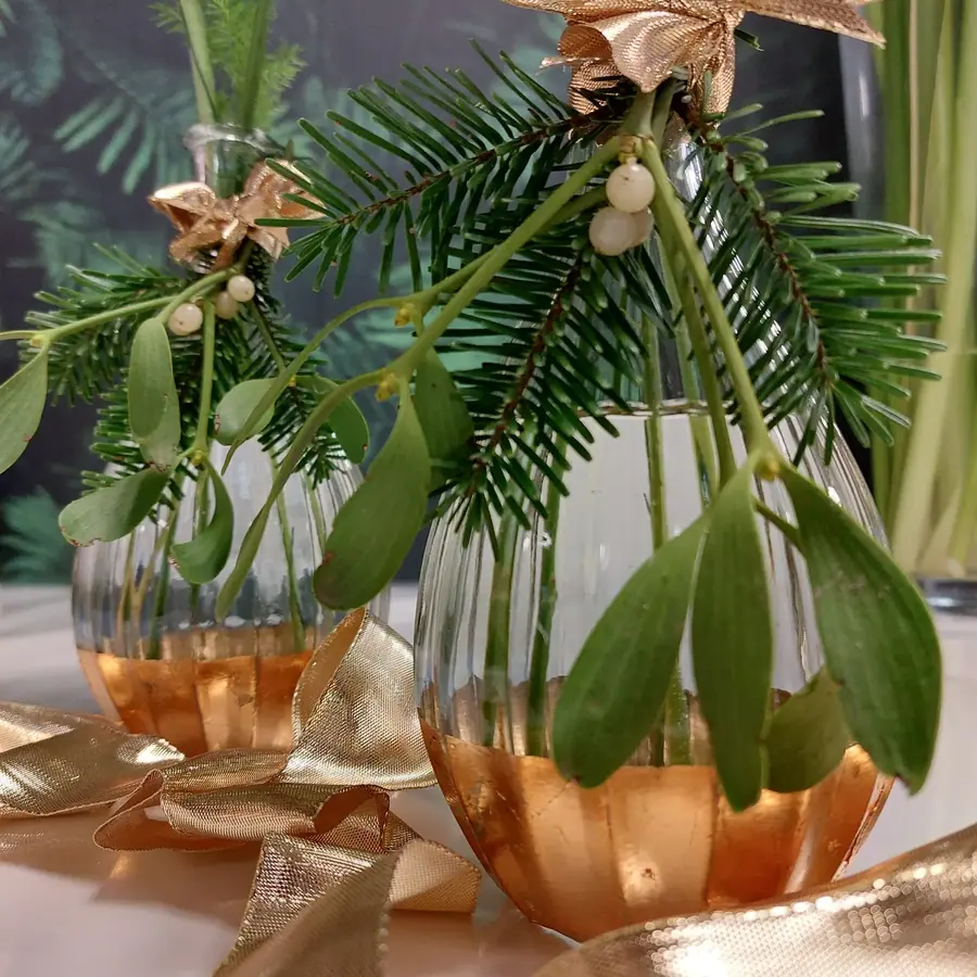 Décoration florale de Noël réalisée par MC Maison des Créations, fleuriste à Beuvrages