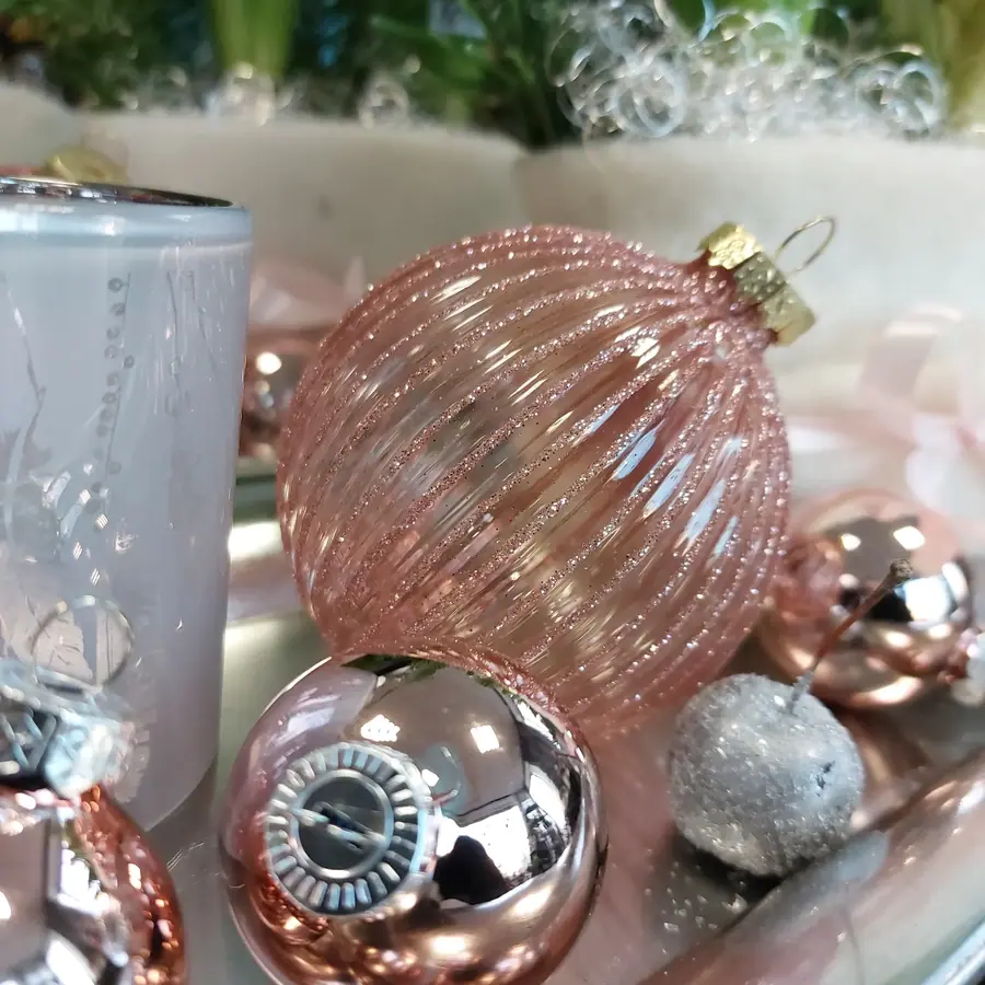 Décoration florale de Noël réalisée par MC Maison des Créations, fleuriste à Beuvrages