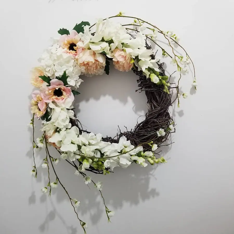 Composition florale de printemps réalisée par MC Maison des Créations, fleuriste à Beuvrages