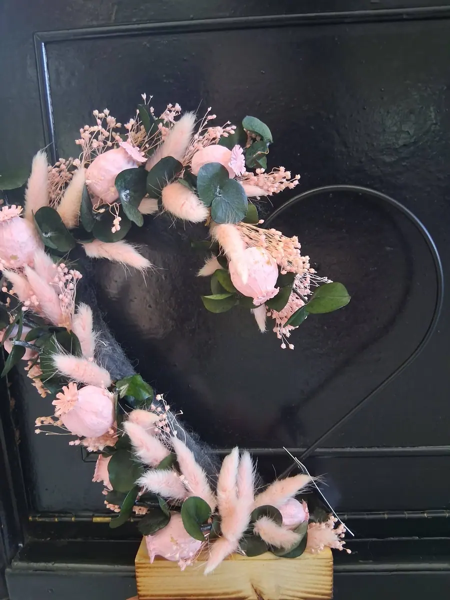 Composition en fleurs séchées réalisée par MC Maison des Créations, fleuriste à Beuvrages